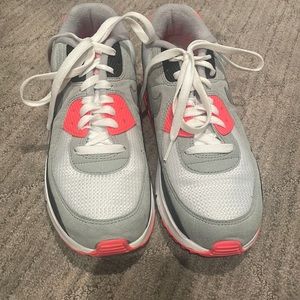 Nike Air Max Sneaker 7Y/women’s 8.5
